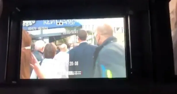 mansur-yavasin-korumalari-kitre-bebek-vurgununa-iliskin-soru-sormak-isteyen-gazetecileri-darp-etti-1634914431954.jpg Mansur Yavaş’ın korumaları kitre bebek vurgununa ilişkin soru sormak isteyen gazetecileri darp etti!-3