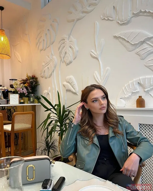 24’lük Nilsu Berfin Aktaş derin yırtmaçlı elbisesi ile boylu boyunca poz verdi! Gören bir daha baktı! Gigi Hadid’e benzetiliyordu... - 2