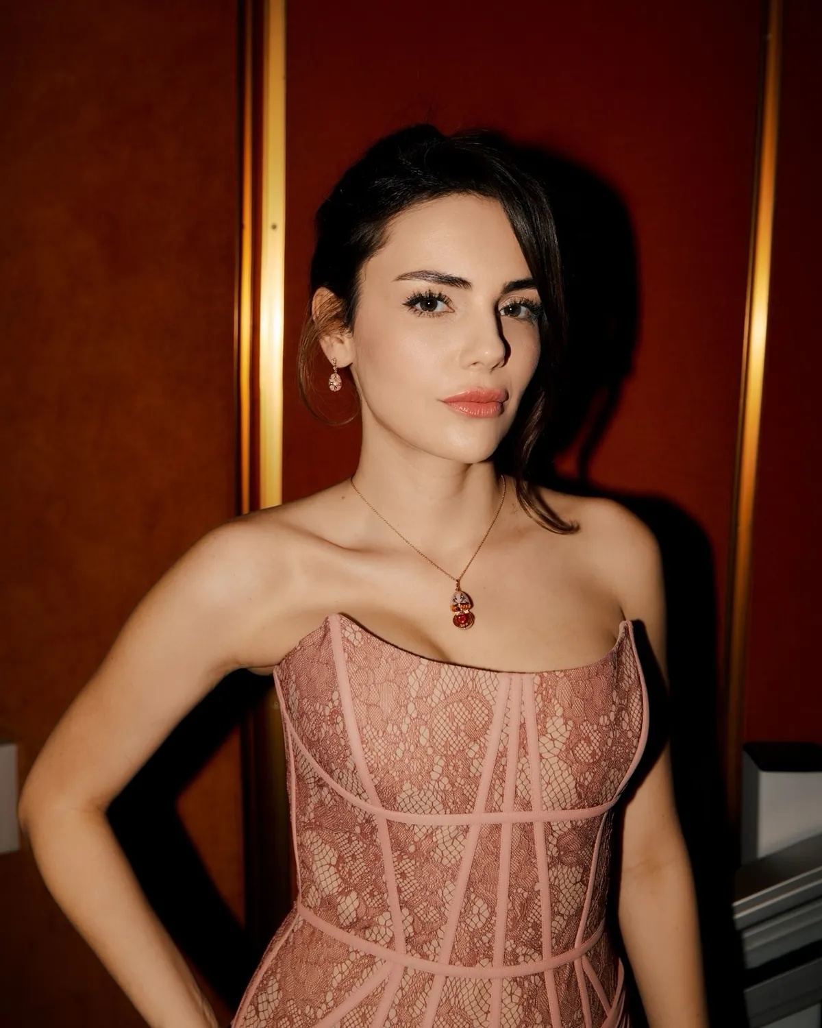 yagmur-tanrisevsinden-erkeklere-altin-tuyo-mizah-duygusu-onemli-1777009727223.jpg Yağmur Tanrısevsin'den ezber bozan aşk reçetesi! Erkeklere altın tüyo: "Bizim kalbimize giden yol…"-4