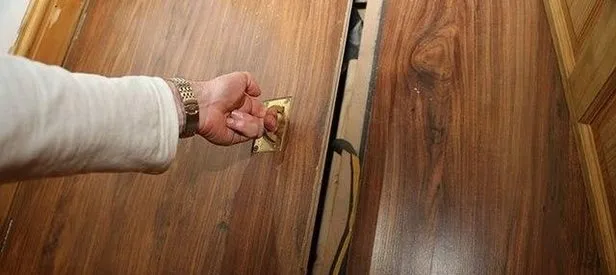 Gizli kapıdan çıkanlar sosyal medyayı salladı!