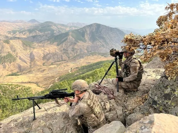 pkknin-para-kaynagina-darbe-3-ton-470-kilo-toz-ve-kubar-esrar-1665300661226.jpeg PKK'nın para kaynağına darbe! 3 ton 470 kilo toz ve kubar esrar...-3