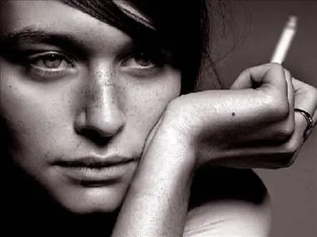 Sigara endüstrisi kadınların peşinde