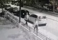 Genç kadın sokak ortasında bıçaklandı