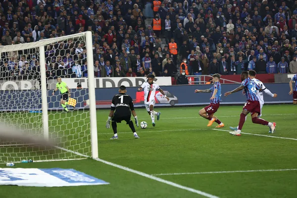 besiktasta-valerien-ismaelin-goreve-gelmesiyle-valentine-rosier-turbo-modunu-acti-1649586054416.jpg Beşiktaş'ta Valerien Ismael’in göreve gelmesiyle Valentine Rosier turbo modunu açtı-4