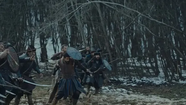 saman-altindan-su-yurutuyor-kurulus-osman-47-bolum-2-fragmaninda-er-meydani-buz-kesti-enkaza-dondurecek-1614018432830.jpg Saman altından su yürütüyor! Kuruluş Osman 47. bölüm 2. fragmanında er meydanı buz kesti enkaza döndürecek-8
