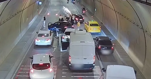 Kağıthane Tüneli’nde yolu kapatıp trafiği tehlikeye attılar! EGM duyurdu: 10 şahıs yakalandı