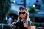 Yonca Evcimik'ten Serenay Sarıkaya'ya boy şartı: "Birazcık dizlerinin üzerinde oynaması lazım"