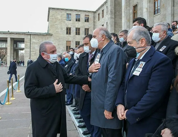Son dakika: Meclis'te eski bakanlardan Güldal Akşit için cenaze töreni düzenlendi-3