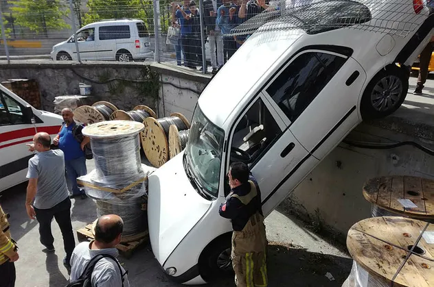 İstanbul Küçükçekmece'de akılalmaz kaza