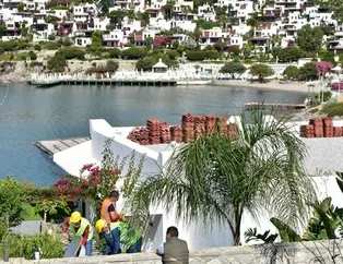 Yılmaz Özdil'in kaçak villasında kibar yıkım! Çakıllar çuvallandı, pencere ve pervazlar özenle söküldü