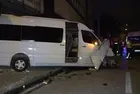 Servis minibüsü iş yerine çarptı: 1 ölü, 4 yaralı