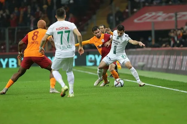 buyuk-sanssizlik-galatasarayli-isik-kaan-arslan-ilk-macinda-sakatlandi-1641660279190.jpeg