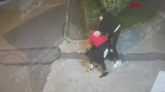 Beykoz’da dehşet kamerada: Eski sevgilisini 5 yerinden bıçakladı!