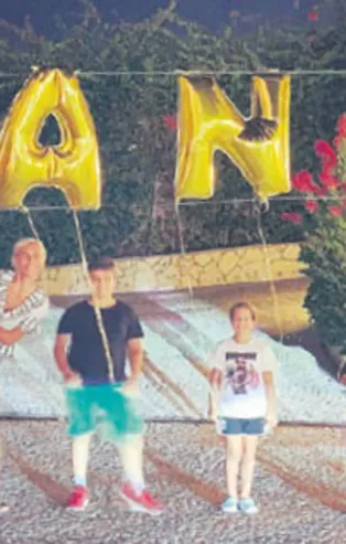 Erdal Acar'dan Hande Acar'a eşsiz kutlama!