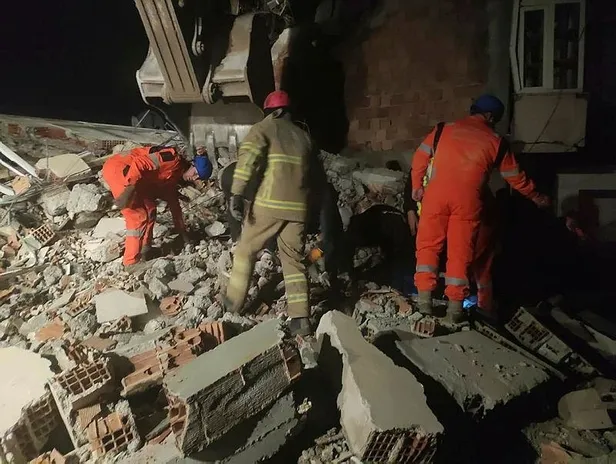 rezil-goruntuler-2-kadin-canli-yayin-acip-kahramanmaras-depremiyle-dalga-gecti-1675837018318.jpeg Kahramanmaraş depremiyle video çekerek dalga geçen şahıs tutuklandı!-2