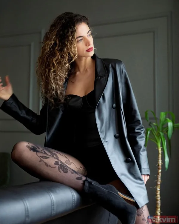 Survivor Batuhan Karacakaya ile yakalanmıştı! Aleyna Çalışkan mini şortunu çekip kendini çimlere attı! Demet Akalın tepkisiz kalmadı - 16