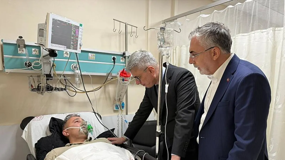 Bakanlar Bolu'daki yangın faciasında yaralananları hastanede ziyaret etti