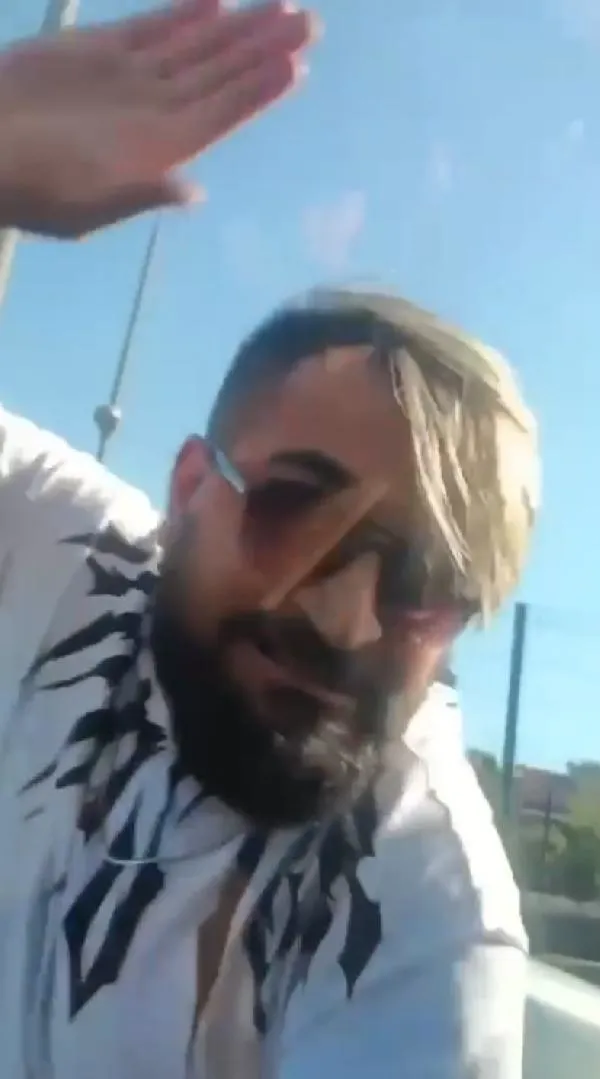 Küçükçekmece D-100'de dehşet anları! Yol kesen sürücü, hamile kadının bulunduğu arabayı yumrukladı-2