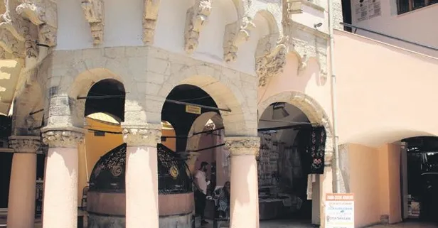 Izmir Tarihi Kemeralti Carsisi Nda Bulunan Sadirvanalti Camii Nde Hirsizlik 12 Musluk Caldilar Takvim