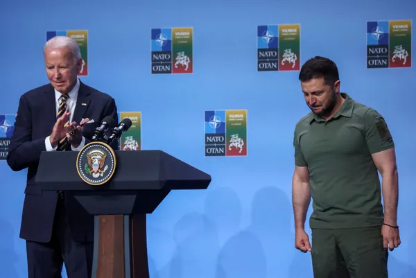 Ukrayna Devlet Başkanı Volodimir Zelenskiy'nin 'yalnız' pozunun perde arkası: Ukrayna cephesi bastırdı NATO rest çekti-21