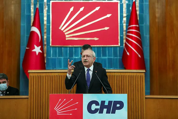 kemal-kilicdaroglu-13-sehidin-oldugu-gun-ickili-parti-duzenleyen-bogazicili-bir-grup-sapkini-desifre-eden-takvimcomtrye-saldirdi-1613488925135.jpg Kemal Kılıçdaroğlu, 13 şehidin olduğu gün içkili parti düzenleyen Boğaziçili bir grup sapkını deşifre eden habere saldırdı-2