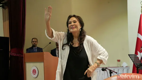 Yeşilçam’ın Sultan’ı Türkan Şoray mahkumlarla bir araya geldi! “Yıllar önce buraya geldiğimde...” - 7