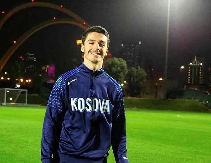 Galatasaray Baftiu için masaya oturuyor