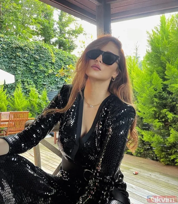 Mine Tugay havada bacak bacak üstüne attı! Siyah elbisesiyle verdiği o poz sosyal medyayı ikiye böldü! “Bile bile mi gösteriyor” - 6