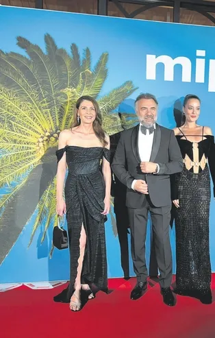 Cannes’da ATV fırtınası! Dizileriyle birçok ülkede seyircilerin kalbinde taht kurdu