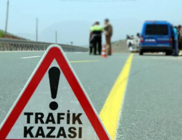 Minibüsçü terörü! Ters yönden girdi, çarptı, kaçtı