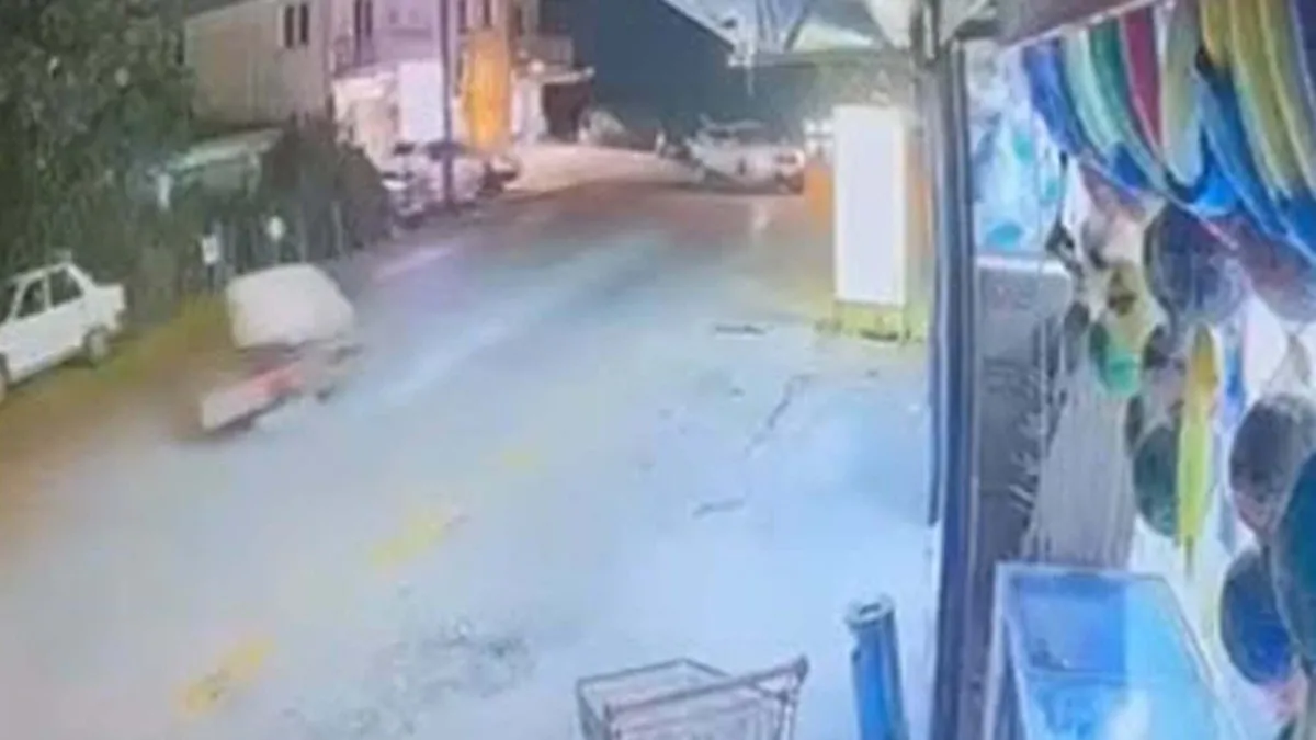 Seydikemer'de motosiklet otomobille çarpıştı: 2 genç hayatını kaybetti