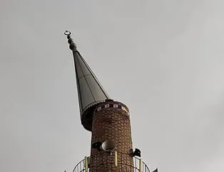 Fırtına minare devirdi!