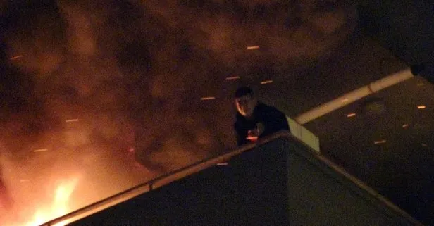 Evini yaktı, balkona çıkıp sigara içerek yangını seyretti