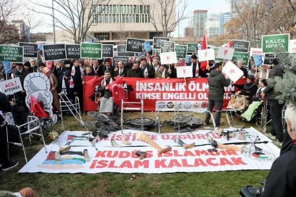 Ankara'da engellilerden terör protestosu! Protez uzuvlarını ABD Büyükelçiliği önüne attılar: PKK'nın babası ABD anası İsrail-4