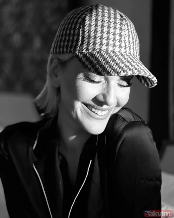 Bergüzar Korel’in balkon pozları ortalığı yakıp kavurdu! Vücudunu saran elbisesiyle paylaştı! - 2