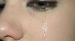 Gözyaşı sıvısıyla Alzheimer tespiti mümkün mü? Tanıda yeni dönem başlıyor