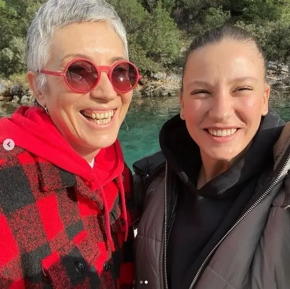 Cem Yılmaz fotoğraflarına dalıp gittiği Serenay Sarıkaya'yı Instagram'dan takipten çıkardı! Bununla da yetinmedi bakın ne paylaştı-10