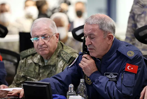 teror-orgutu-pkkya-pence-kilit-operasyonuyla-darbe-teroristlere-bomba-yagiyor-1650262224527.jpg Terör örgütü PKK'ya 'Pençe-Kilit' operasyonuyla darbe! Teröristlere bomba yağıyor-6