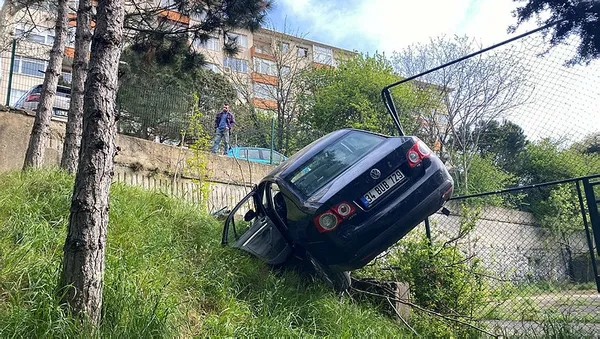 1650784994666.jpg Ortaköy'de akılalmaz kaza! Pedalları karıştırdı aşağıya uçtu-3