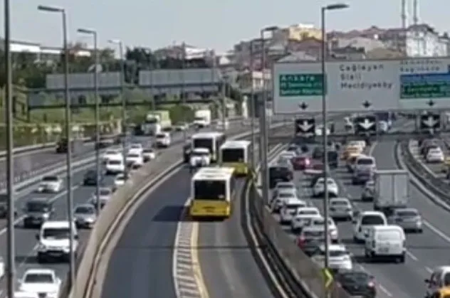 Bu kaçıncı arıza? Halıcıoğlu'nda bir metrobüs daha yolda kaldı: İşte yandaşa ihalenin sonucu