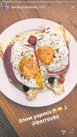 berrak-sov-1589591606590.jpg Berk Suyabatmaz'la karantinada olan Berrak Tüzünataç mutfaktaki hünerlerini sergiledi-2