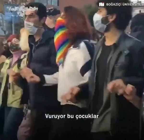 bogazici-universitesi-onundeki-siddet-olaylarinda-bir-ogrenci-hem-pkkli-hem-de-ibneyim-dedi-1609791934477.jpg Boğaziçi Üniversitesi önündeki şiddet olaylarında bir öğrenci "hem PKK'lı hem de i.neyim" dedi-4