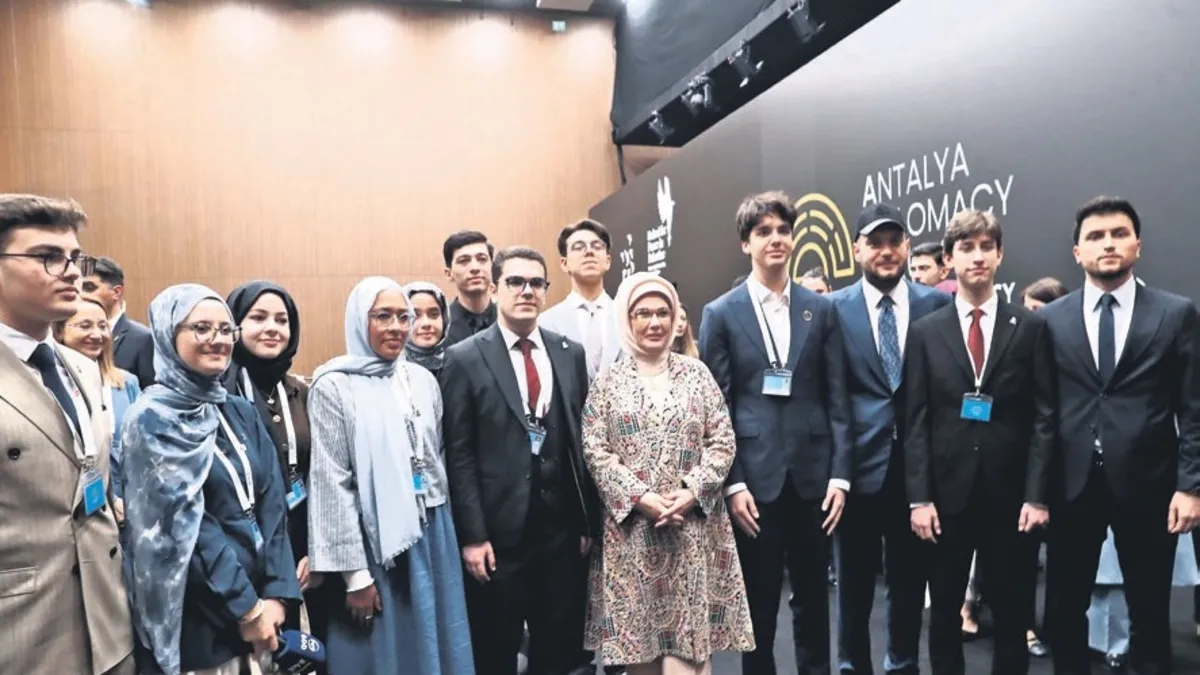 Emine Erdoğan’dan dünyaya çağrı: Filistinli çocuklar için umut ışığı olalım