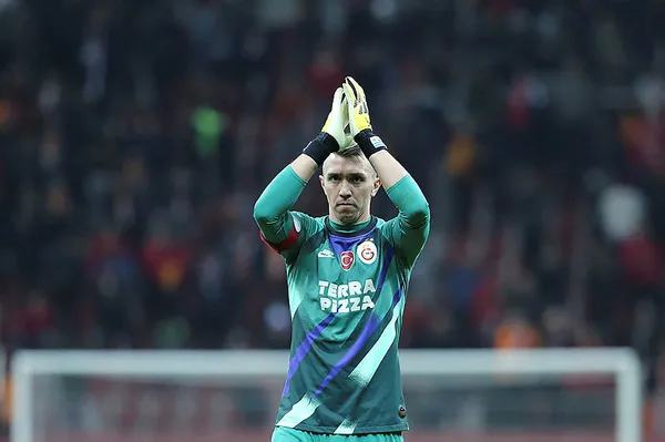 1604645588319.jpg Galatasaray'da müthiş tasarruf planı! Milyonlarca lira kasada kalacak-3