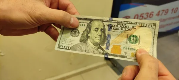 sahte-dolar-basan-kalpazanlar-esnafi-cileden-cikardi-numara-ustune-numara-1648029562549.jpg Sahte dolar basan kalpazanlar esnafı çileden çıkardı: Numara üstüne numara-4