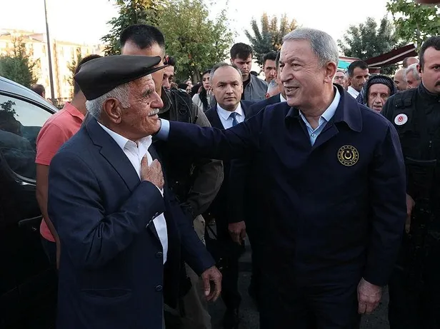 Bakanı Akar'dan sınırda Mehmetçik'e talimat: "Terörist neredeyse hedefiniz orası"-7