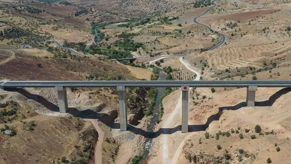 siirt-ile-sirnaki-birbirine-baglayacak-tarih-belli-oldu-zarova-koprusu-hizmete-aciliyor-1638447097766.jpg Siirt ile Şırnak'ı birbirine bağlayacak! Tarih belli oldu! Zarova Köprüsü hizmete açılıyor...-5