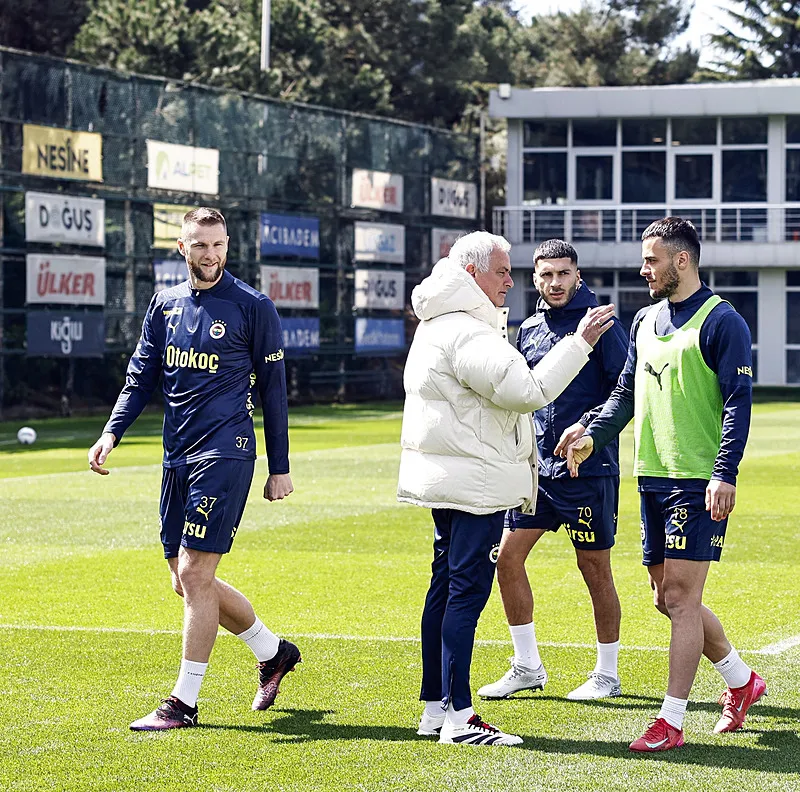 Jose Mourinho'dan 10 numara kararı! Sivasspor maçı 11'ini belirledi - 6
