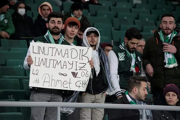 konyaspor-taraftarlari-ahmet-caliki-unutmadi-macin-6-dakikasinda-1642527167505.jpeg Konyaspor taraftarları Ahmet Çalık’ı unutmadı! Maçın 6. dakikasında...-2