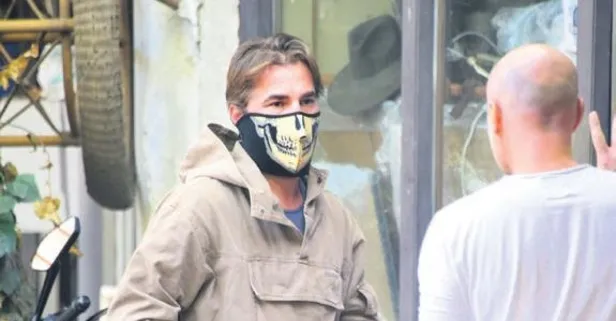 Engin Altan Düzyatan tarz maskesiyle dikkatleri üzerine çekti